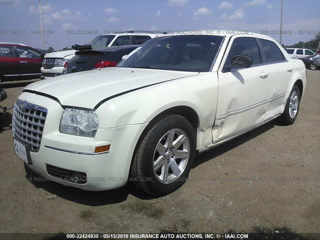 2C3KA53G96H468328 - 2006 CHRYSLER 300 TOURING WHITE photo 2