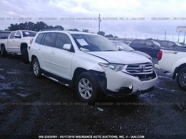 5TDZK3EH2DS092281 - 2013 TOYOTA HIGHLANDER PLUS/SE WHITE photo 1