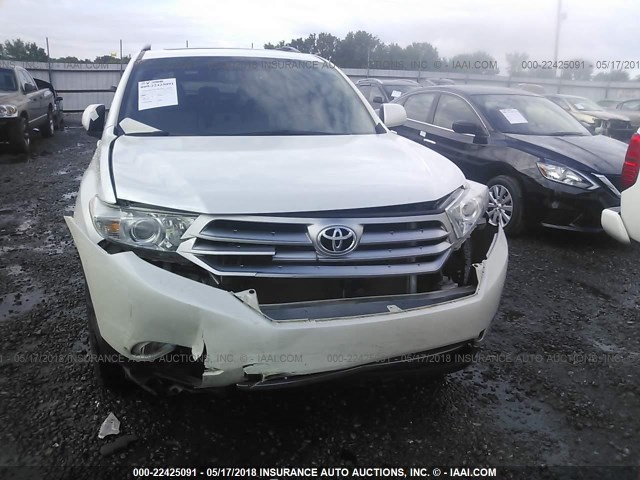 5TDZK3EH2DS092281 - 2013 TOYOTA HIGHLANDER PLUS/SE WHITE photo 6