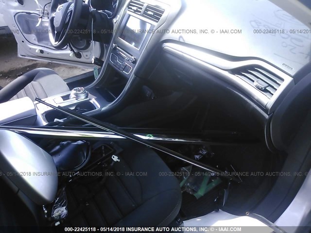 3FA6P0LU8HR414701 - 2017 FORD FUSION SE HYBRID 银色 照片 5