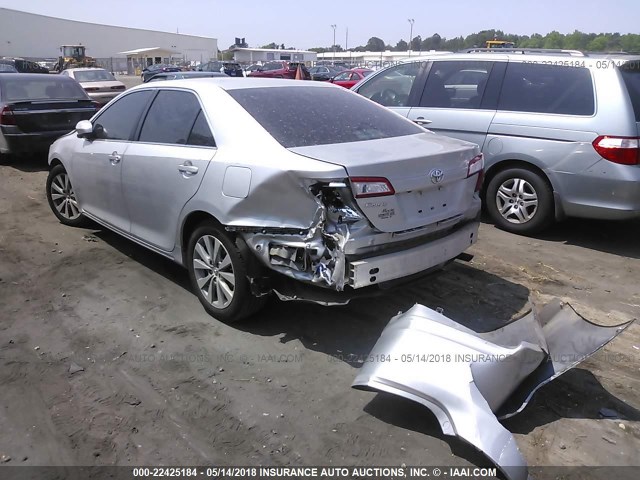 4T1BF1FK5EU380499 - 2014 TOYOTA CAMRY L/SE/LE/XLE 银色 照片 3