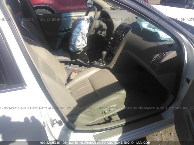 JN1DA31A43T401225 - 2003 NISSAN MAXIMA GLE/SE WHITE photo 5