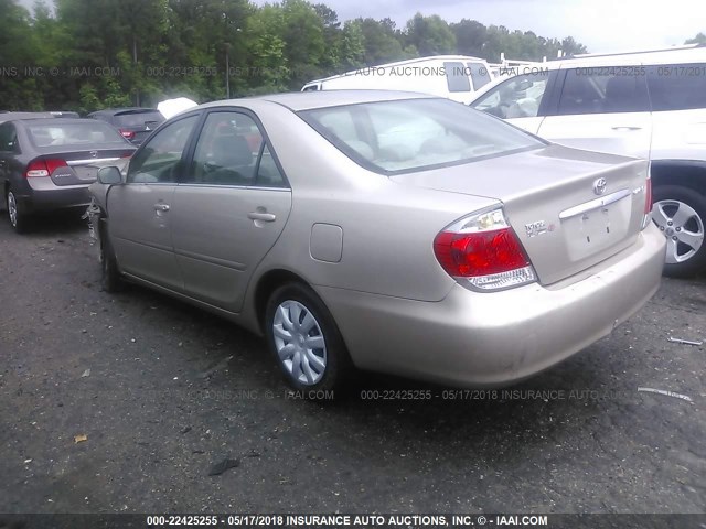 4T1BE32K15U399765 - 2005 TOYOTA CAMRY LE/XLE/SE ოქროსფერი ფოტო 3