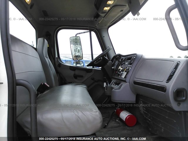 1FVACWDT2CDBD5323 - 2012 FREIGHTLINER M2 106 MEDIUM DUTY WHITE photo 5