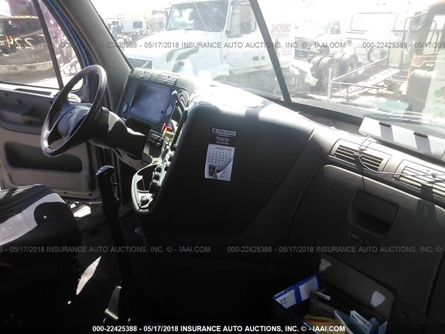 1FUJGLDR6CSBB4692 - 2012 FREIGHTLINER CASCADIA 125  BLUE photo 5