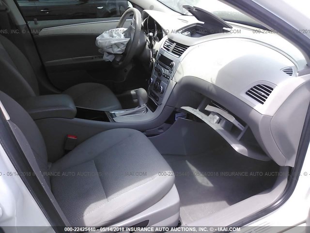 1G1ZC5E04AF193068 - 2010 CHEVROLET MALIBU 1LT WHITE photo 5