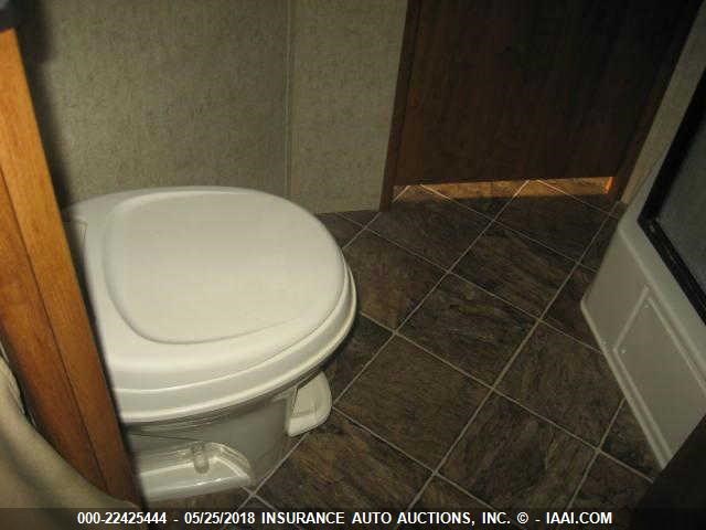 5SFNB3520DE262697 - 2013 HEARTLAND WILDERNESS  棕色 照片 9