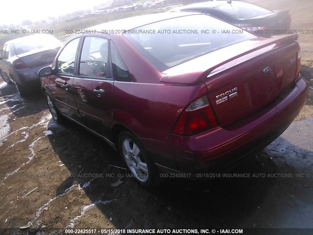1FAFP34N65W167244 - 2005 FORD FOCUS ZX4 RED photo 3