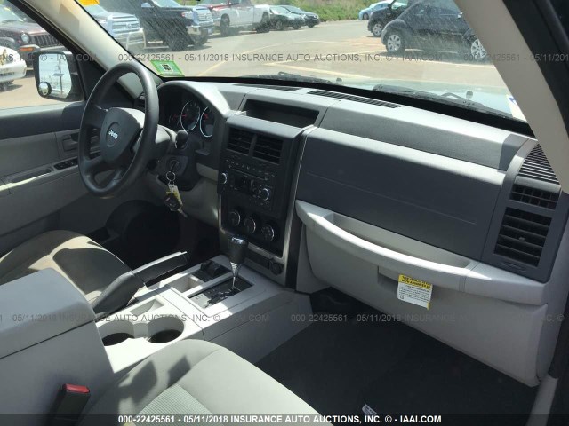 1J8GN28K08W170345 - 2008 JEEP LIBERTY SPORT 黑色 照片 5