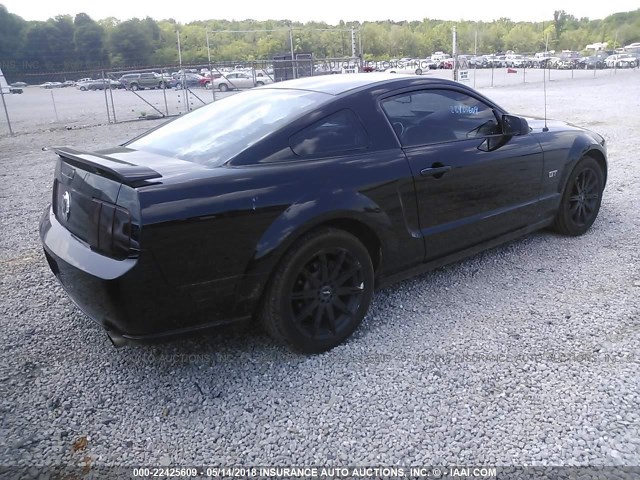 1ZVHT82H965221083 - 2006 FORD MUSTANG GT BLACK photo 4
