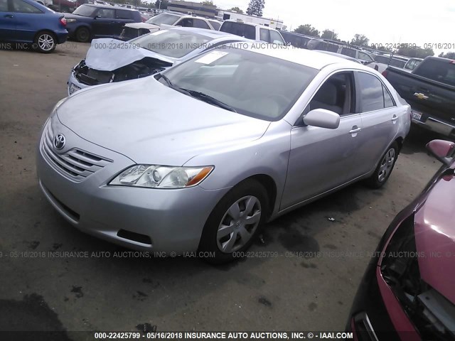 4T1BE46K57U132695 - 2007 TOYOTA CAMRY NEW GENERAT CE/LE/XLE/SE SILVER photo 2