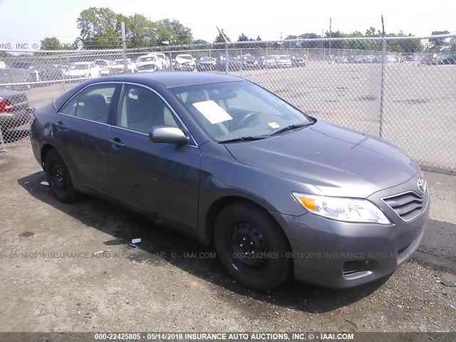 4T1BF3EKXAU074468 - 2010 TOYOTA CAMRY SE/LE/XLE ნაცრისფერი ფოტო 1