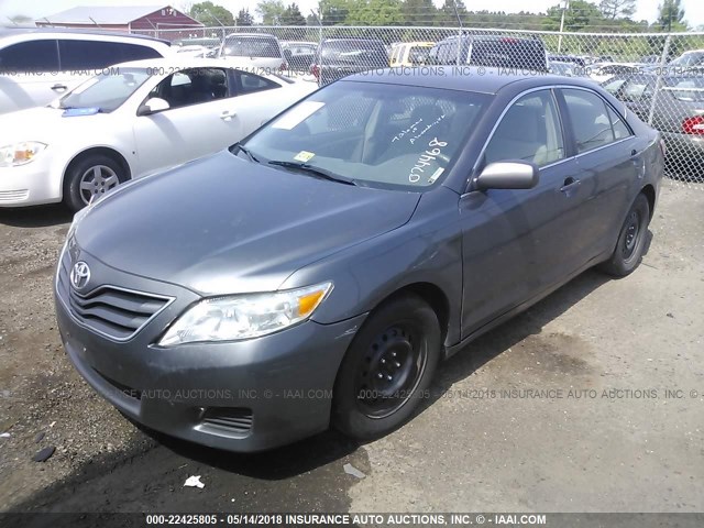 4T1BF3EKXAU074468 - 2010 TOYOTA CAMRY SE/LE/XLE ნაცრისფერი ფოტო 2