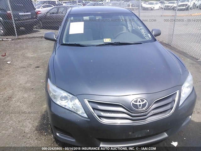 4T1BF3EKXAU074468 - 2010 TOYOTA CAMRY SE/LE/XLE ნაცრისფერი ფოტო 6