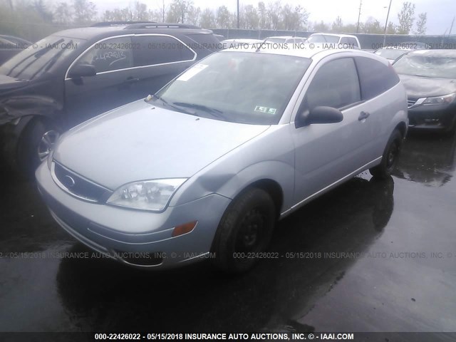 1FAHP31N77W246437 - 2007 FORD FOCUS ZX3/S/SE/SES SILVER photo 2