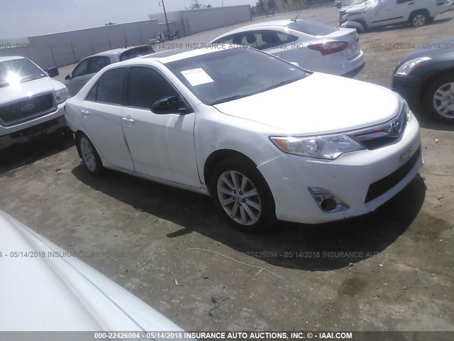 4T1BF1FK8CU504195 - 2012 TOYOTA CAMRY SE/LE/XLE 白色 照片 1
