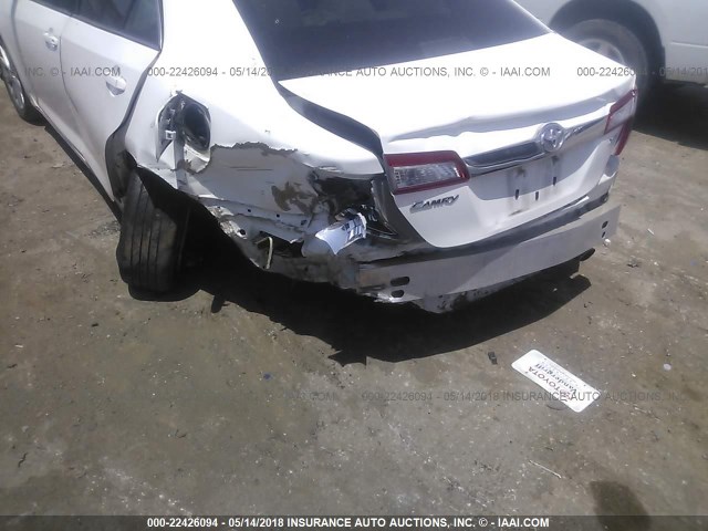 4T1BF1FK8CU504195 - 2012 TOYOTA CAMRY SE/LE/XLE 白色 照片 6