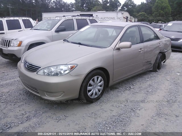 4T1BE32K45U401900 - 2005 TOYOTA CAMRY LE/XLE/SE ბეჟი ფოტო 2