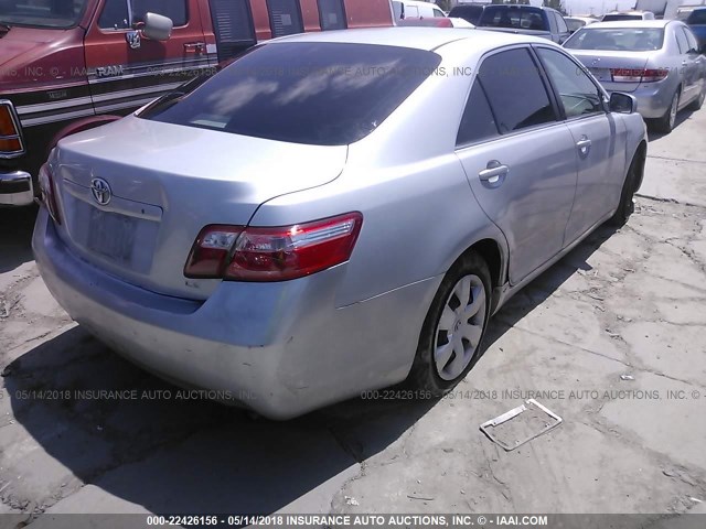 JTNBE46K673101980 - 2007 TOYOTA CAMRY NEW GENERAT CE/LE/XLE/SE GRAY photo 4