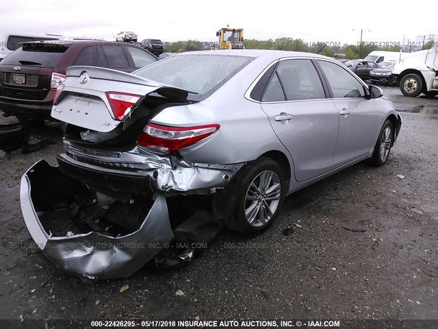 4T1BF1FK8HU375897 - 2017 TOYOTA CAMRY LE/XLE/SE/XSE SILVER photo 4