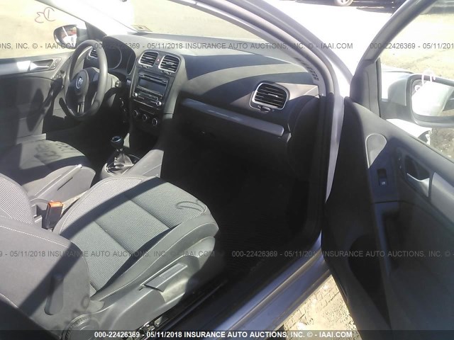 WVWAB7AJ4BW027765 - 2011 VOLKSWAGEN GOLF 银色 照片 5