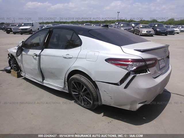 4T1BZ1HK3JU014796 - 2018 TOYOTA CAMRY XSE/XLE WHITE photo 3