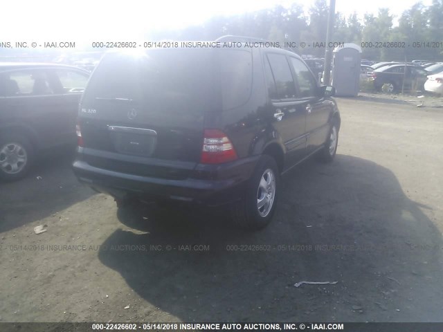 4JGAB54E72A362787 - 2002 MERCEDES-BENZ ML 320 BLACK photo 4