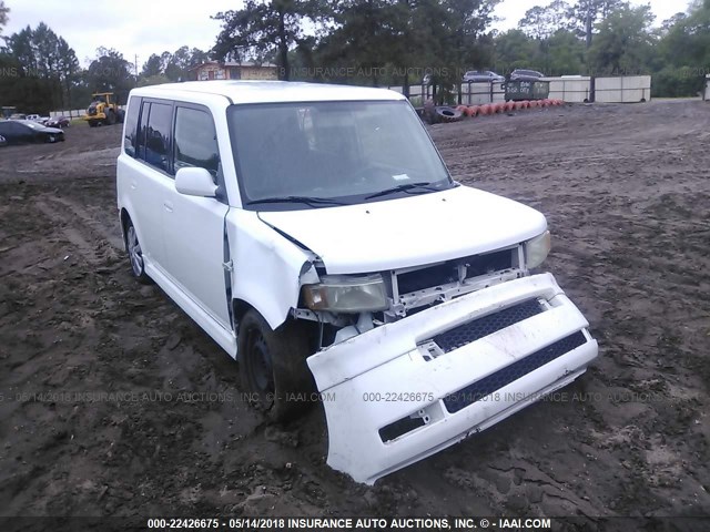 JTLKT324350199526 - 2005 TOYOTA SCION XB WHITE photo 1