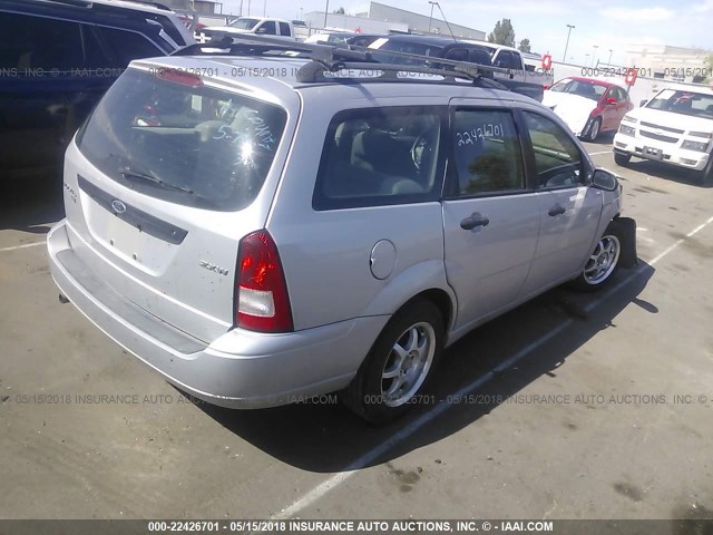 1FAFP36N46W122883 - 2006 FORD FOCUS ZXW SILVER photo 4