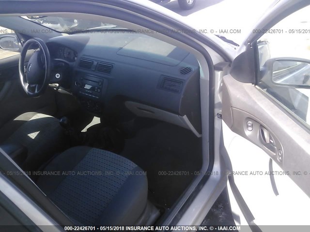 1FAFP36N46W122883 - 2006 FORD FOCUS ZXW SILVER photo 5