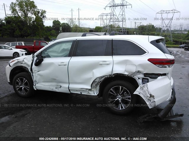 5TDBZRFH1JS851593 - 2018 TOYOTA HIGHLANDER LE/LE PLUS WHITE photo 6