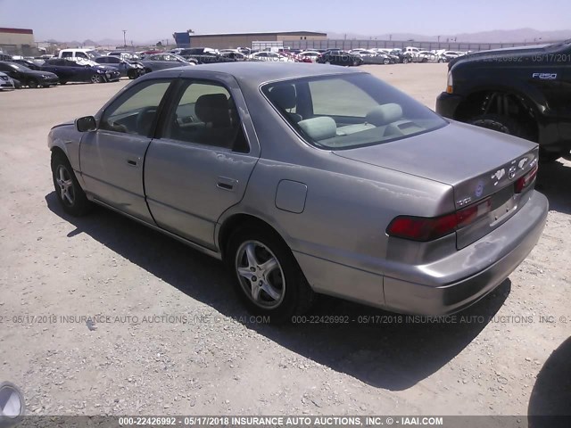 JT2BG22K7V0059898 - 1997 TOYOTA CAMRY LE/XLE SILVER photo 3