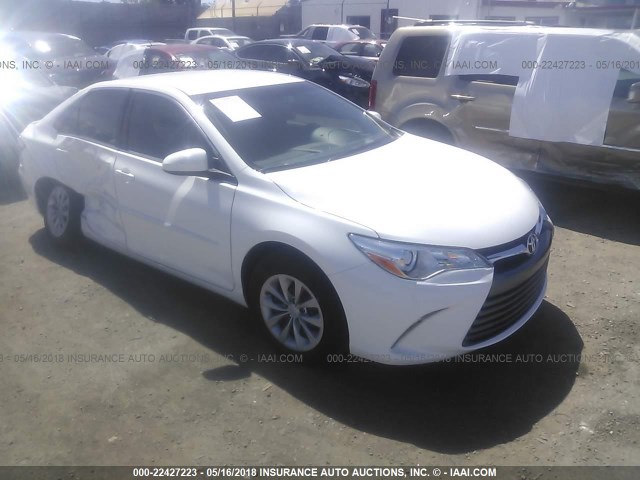 4T1BF1FKXHU369101 - 2017 TOYOTA CAMRY LE/XLE/SE/XSE 白色 照片 1
