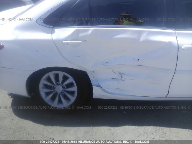 4T1BF1FKXHU369101 - 2017 TOYOTA CAMRY LE/XLE/SE/XSE 白色 照片 6