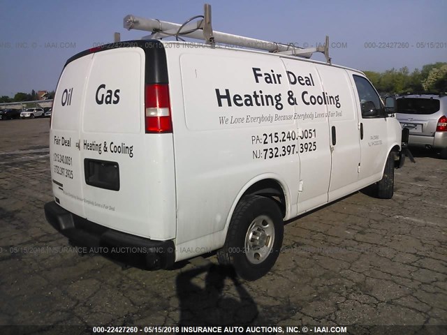 1GCWGFCA8C1174913 - 2012 CHEVROLET EXPRESS G2500  WHITE photo 4