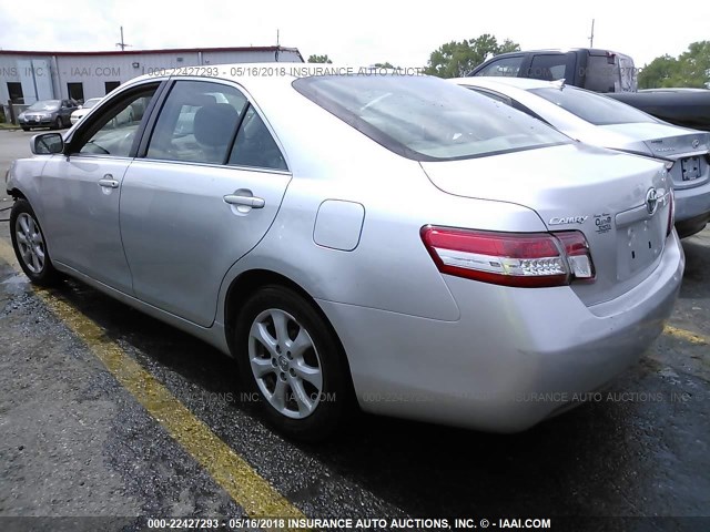 4T4BF3EK5BR175358 - 2011 TOYOTA CAMRY SE/LE/XLE SILVER photo 3