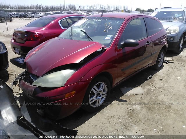 3FAFP31324R118983 - 2004 FORD FOCUS ZX3 RED photo 2