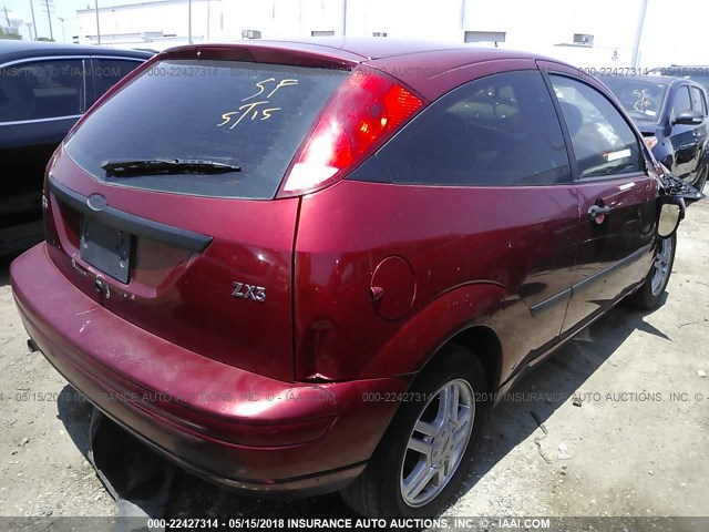 3FAFP31324R118983 - 2004 FORD FOCUS ZX3 RED photo 4