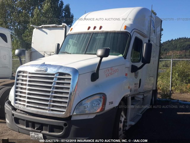 1FUJGLDR5DSBV4154 - 2013 FREIGHTLINER CASCADIA 125  WHITE photo 2