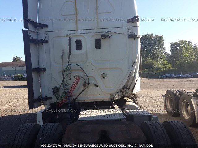 1FUJGLDR5DSBV4154 - 2013 FREIGHTLINER CASCADIA 125  WHITE photo 8