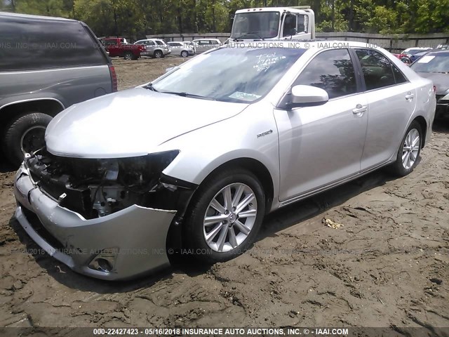 4T1BD1FK5EU106578 - 2014 TOYOTA CAMRY HYBRID/LE/XLE SILVER photo 2