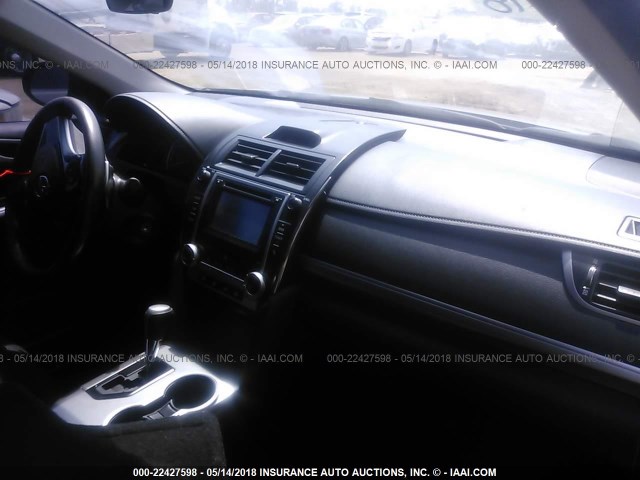 4T1BF1FK2EU431862 - 2014 TOYOTA CAMRY L/SE/LE/XLE Boz foto 5