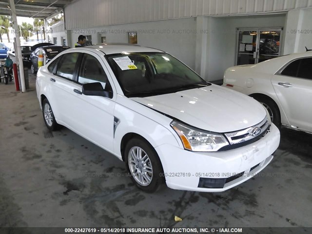 1FAHP35N68W107671 - 2008 FORD FOCUS SE/SEL/SES WHITE photo 1