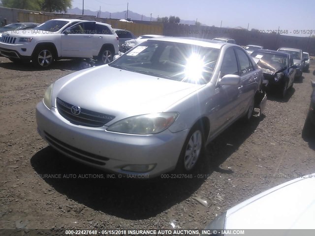4T1BE30K93U240377 - 2003 TOYOTA CAMRY LE/XLE/SE ვერცხლისფერი ფოტო 2