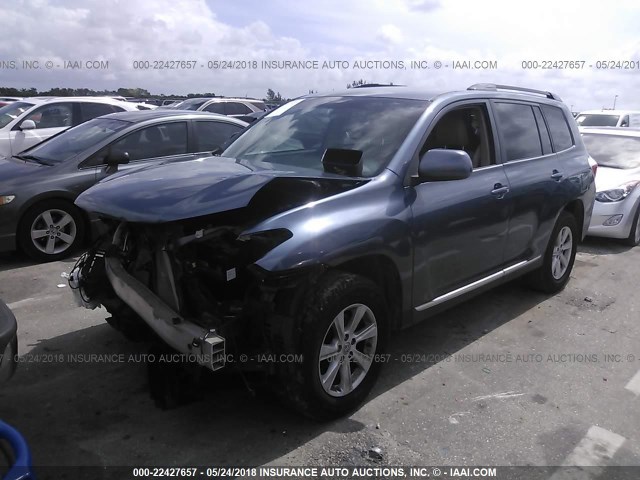 5TDZK3EH0CS061948 - 2012 TOYOTA HIGHLANDER SE BLUE photo 2