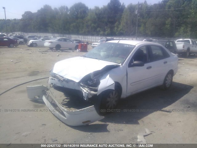 1FAFP34344W173850 - 2004 FORD FOCUS SE COMFORT/SE SPORT WHITE photo 2