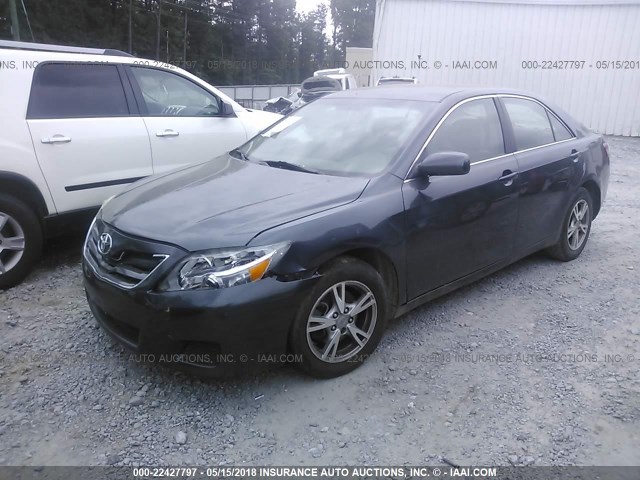 4T1BF3EK3AU040646 - 2010 TOYOTA CAMRY SE/LE/XLE GRAY photo 2