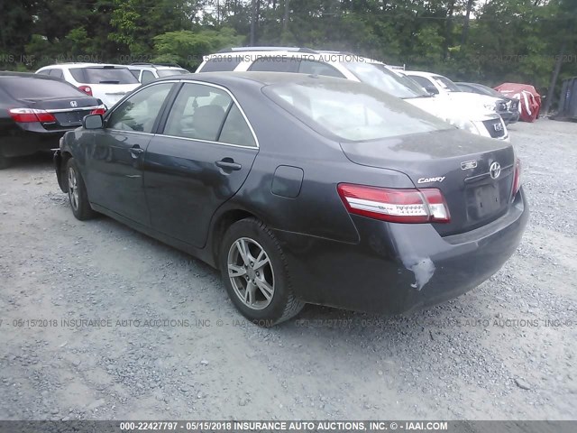 4T1BF3EK3AU040646 - 2010 TOYOTA CAMRY SE/LE/XLE GRAY photo 3