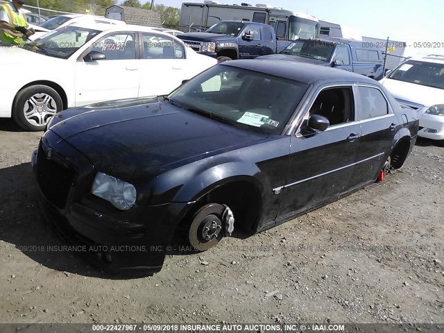 2C3KA73W56H496923 - 2006 CHRYSLER 300C SRT-8 BLACK photo 2