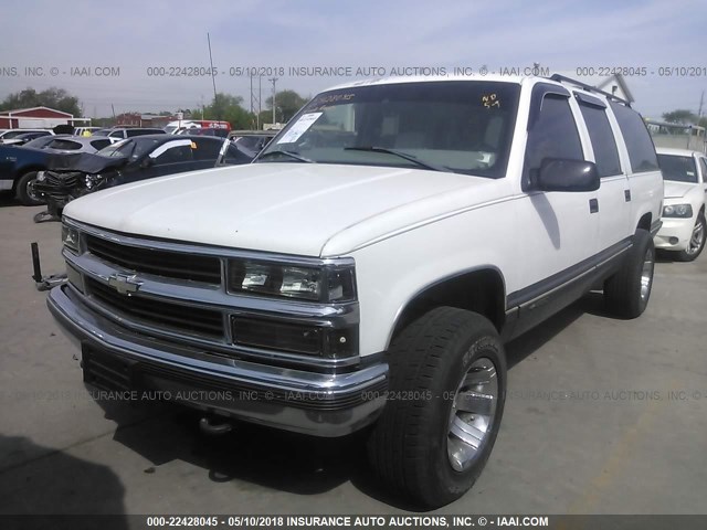 1GNFK16R0XJ422815 - 1999 CHEVROLET SUBURBAN K1500 WHITE photo 2